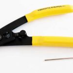 PINZA COLOR AMARILLO  PARA PELAR FIBRA SOLANA Código: 479